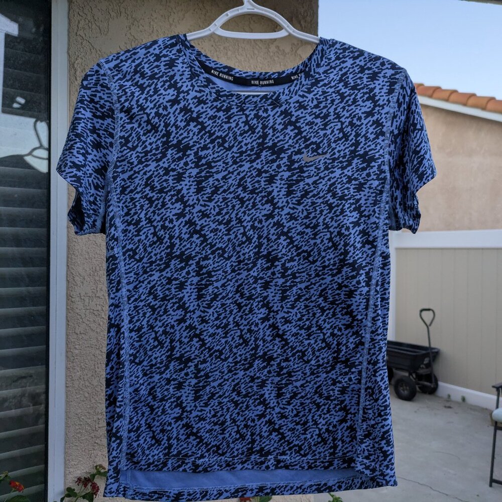 Short sleeve athletic top from the Running Collection by Nike, Sz M